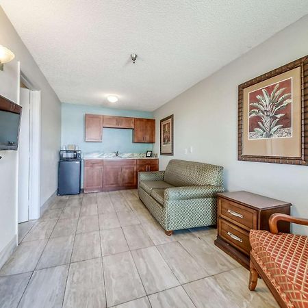 Rodeway Inn & Suites Haines City Exterior photo