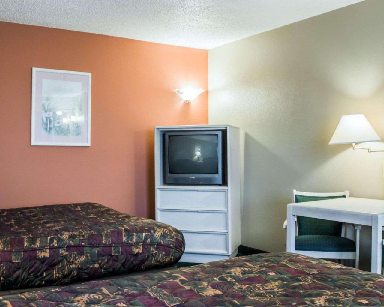 Rodeway Inn & Suites Haines City Exterior photo